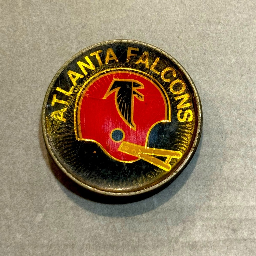 1970s Officially NFL Properties Atlanta Falcons Football belt buckle helmet Logo